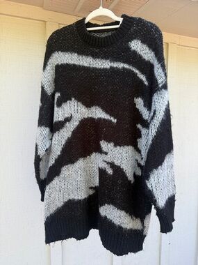 Black & Light Gray Oversized Knit Sweater